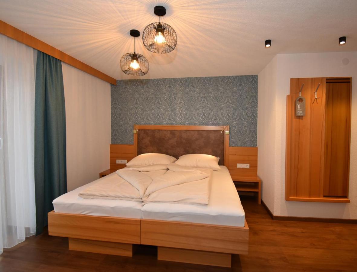 Haus Hubertus Apartment Galtur Bagian luar foto