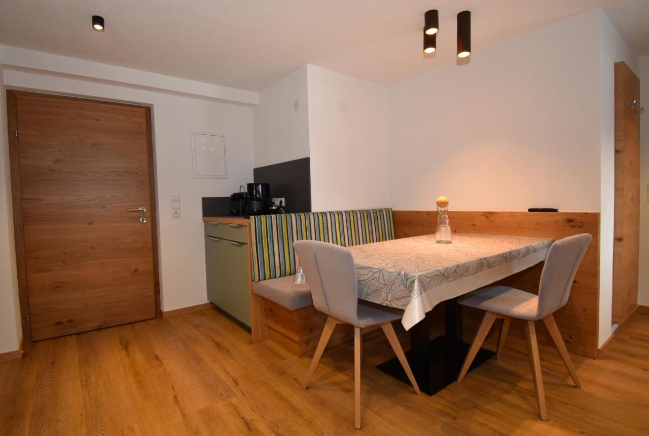 Haus Hubertus Apartment Galtur Bagian luar foto