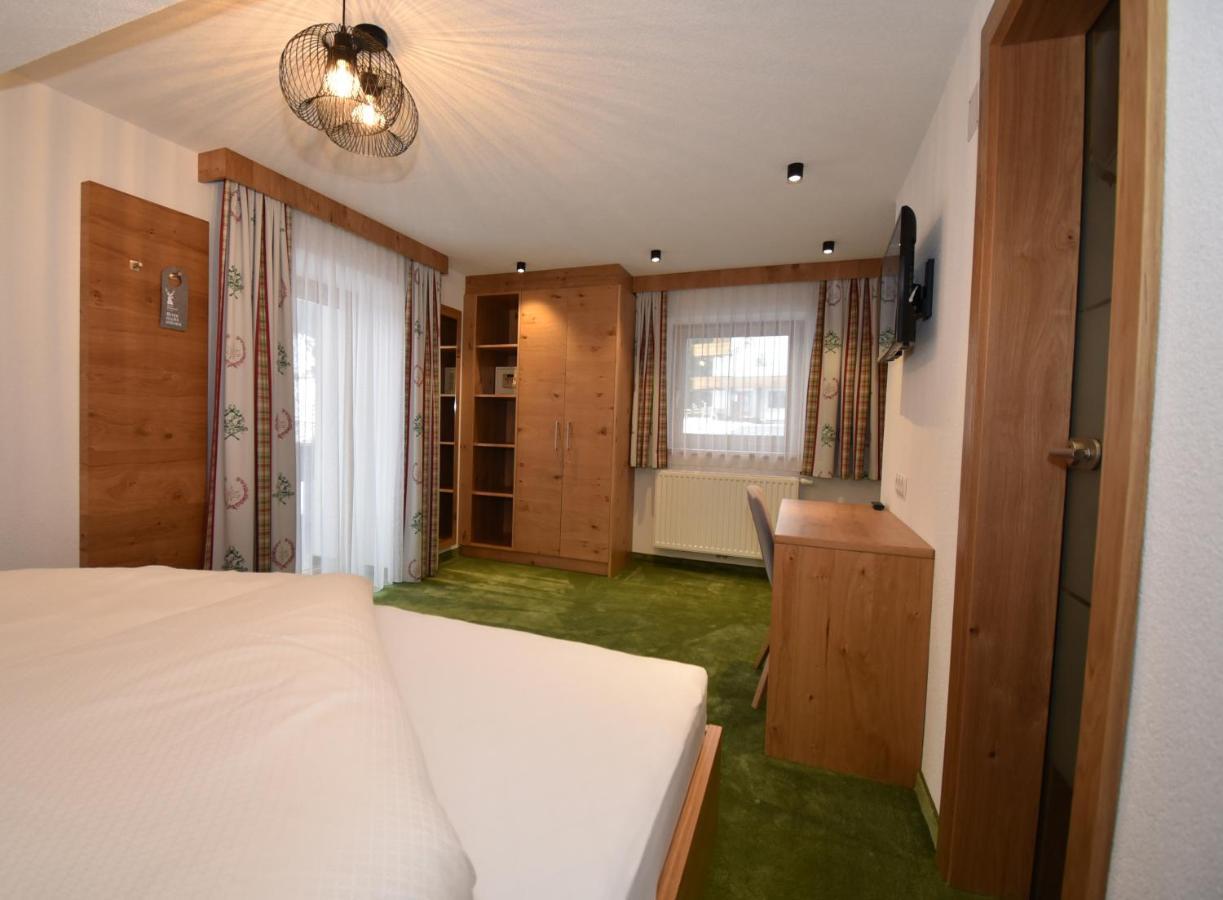 Haus Hubertus Apartment Galtur Bagian luar foto