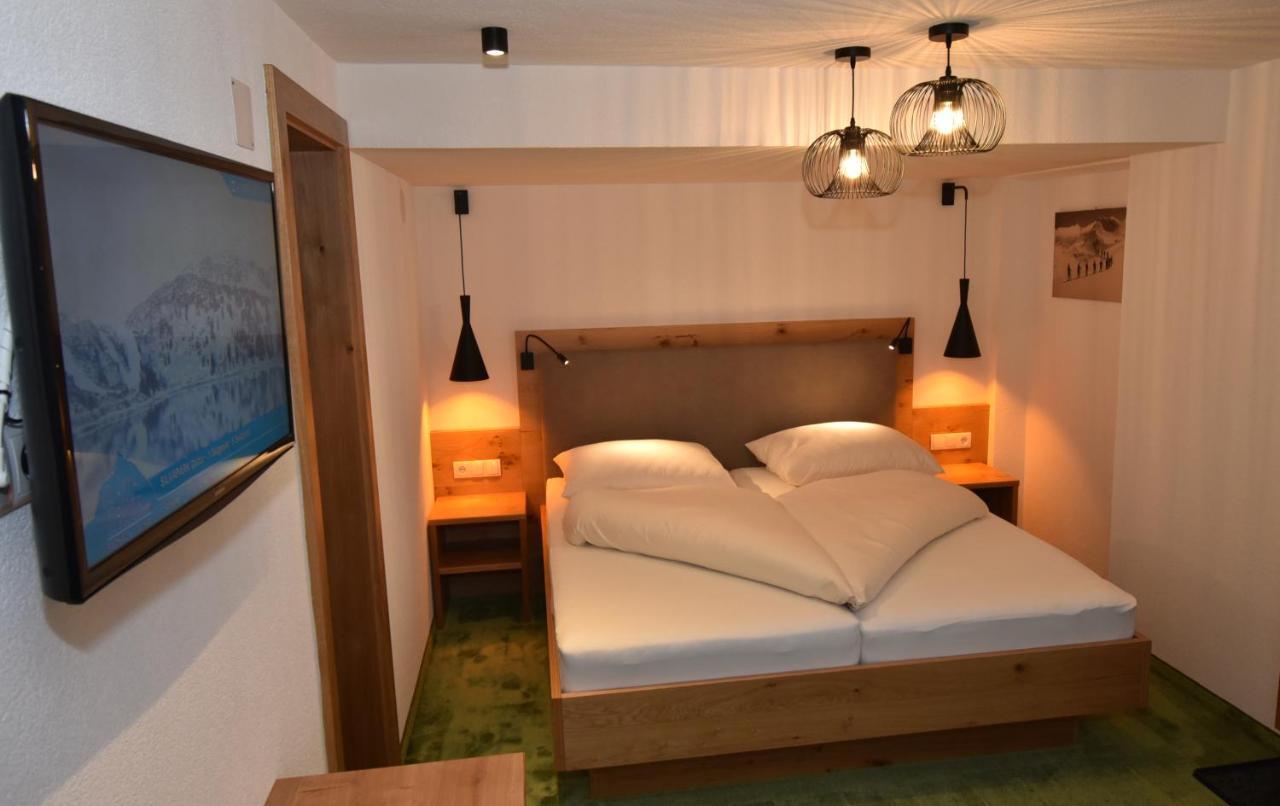 Haus Hubertus Apartment Galtur Bagian luar foto