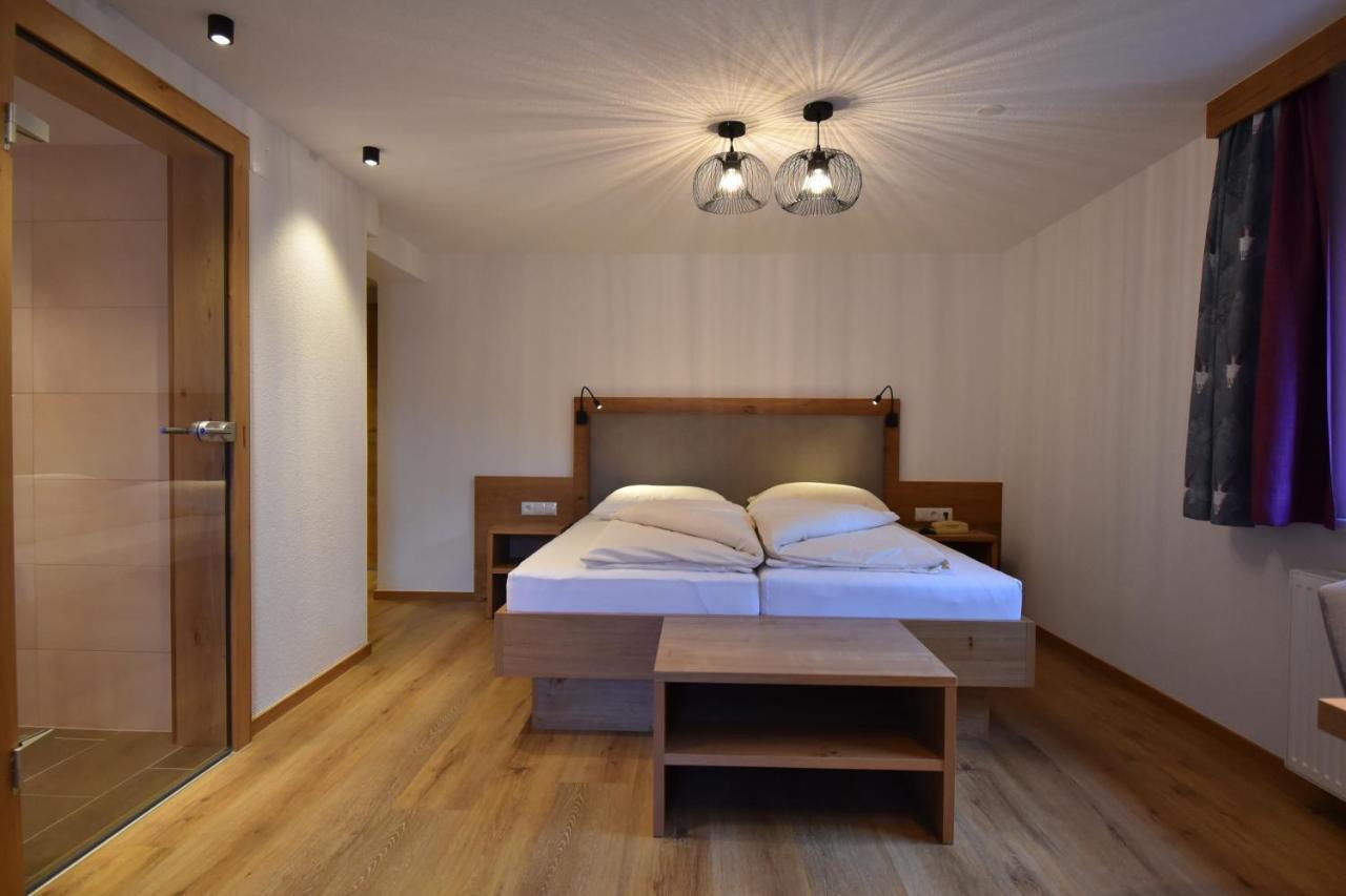 Haus Hubertus Apartment Galtur Bagian luar foto